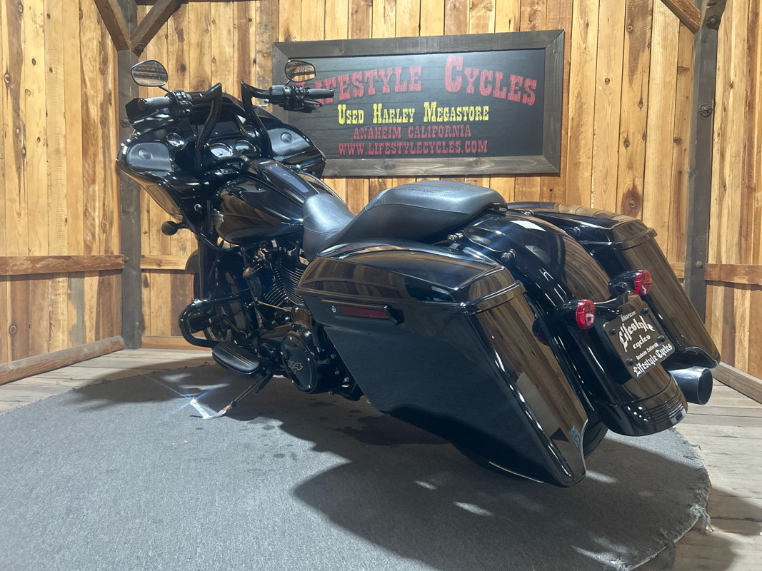 Road Glide®