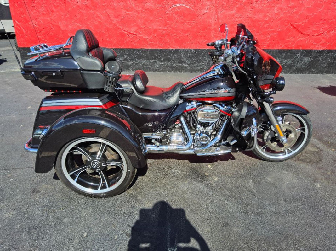 CVO Tri Glide® Ultra