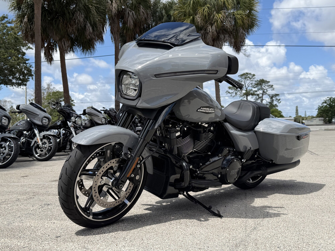 Street Glide®