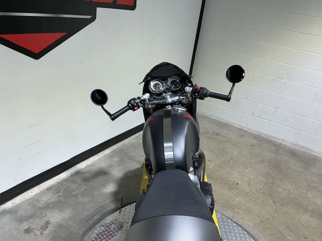THRUXTON RS