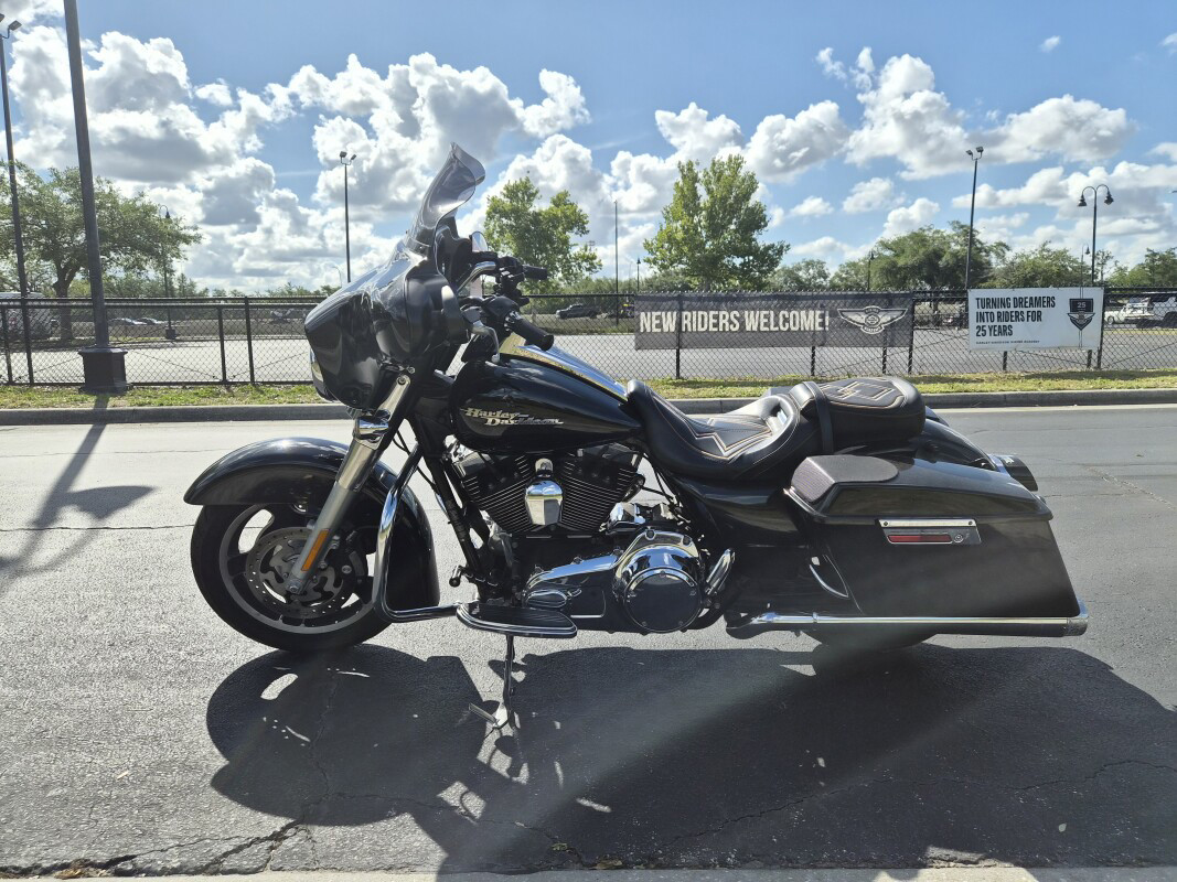 Street Glide®