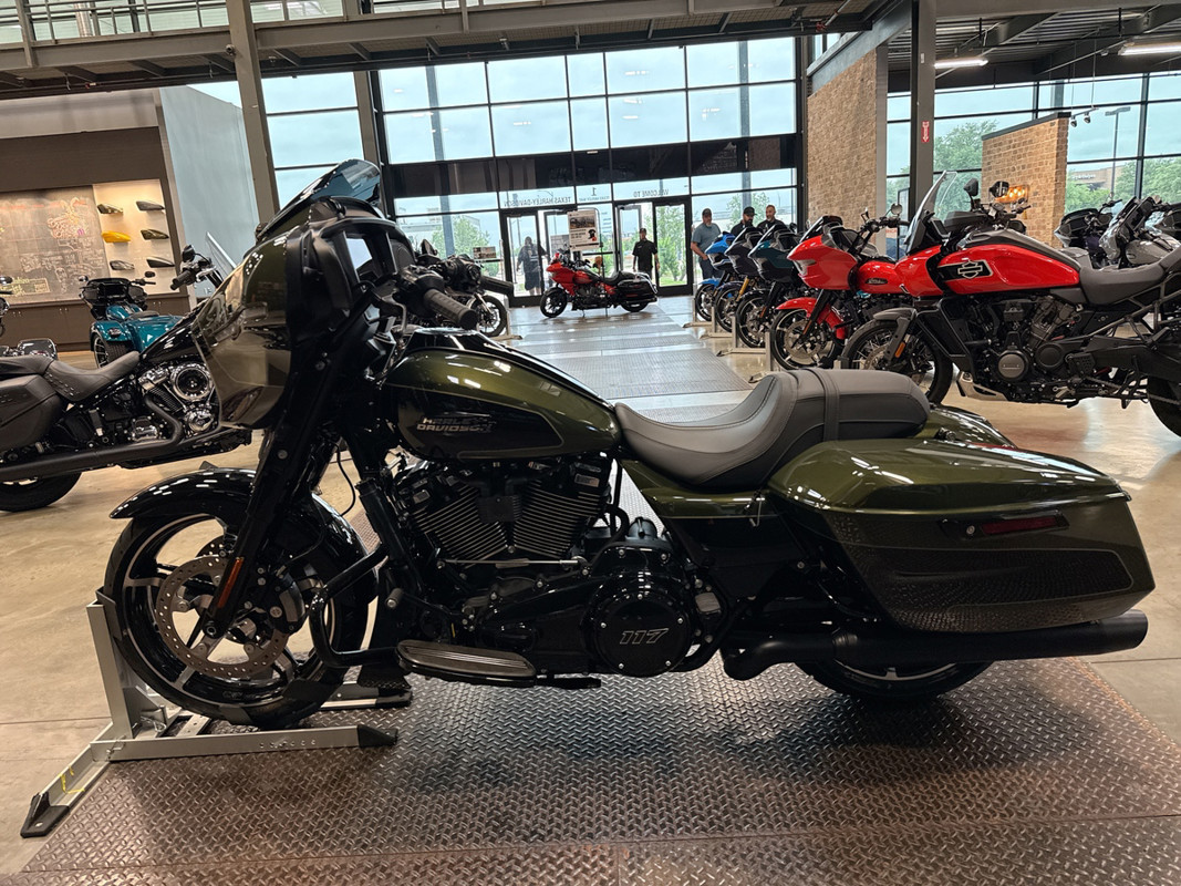 Street Glide®