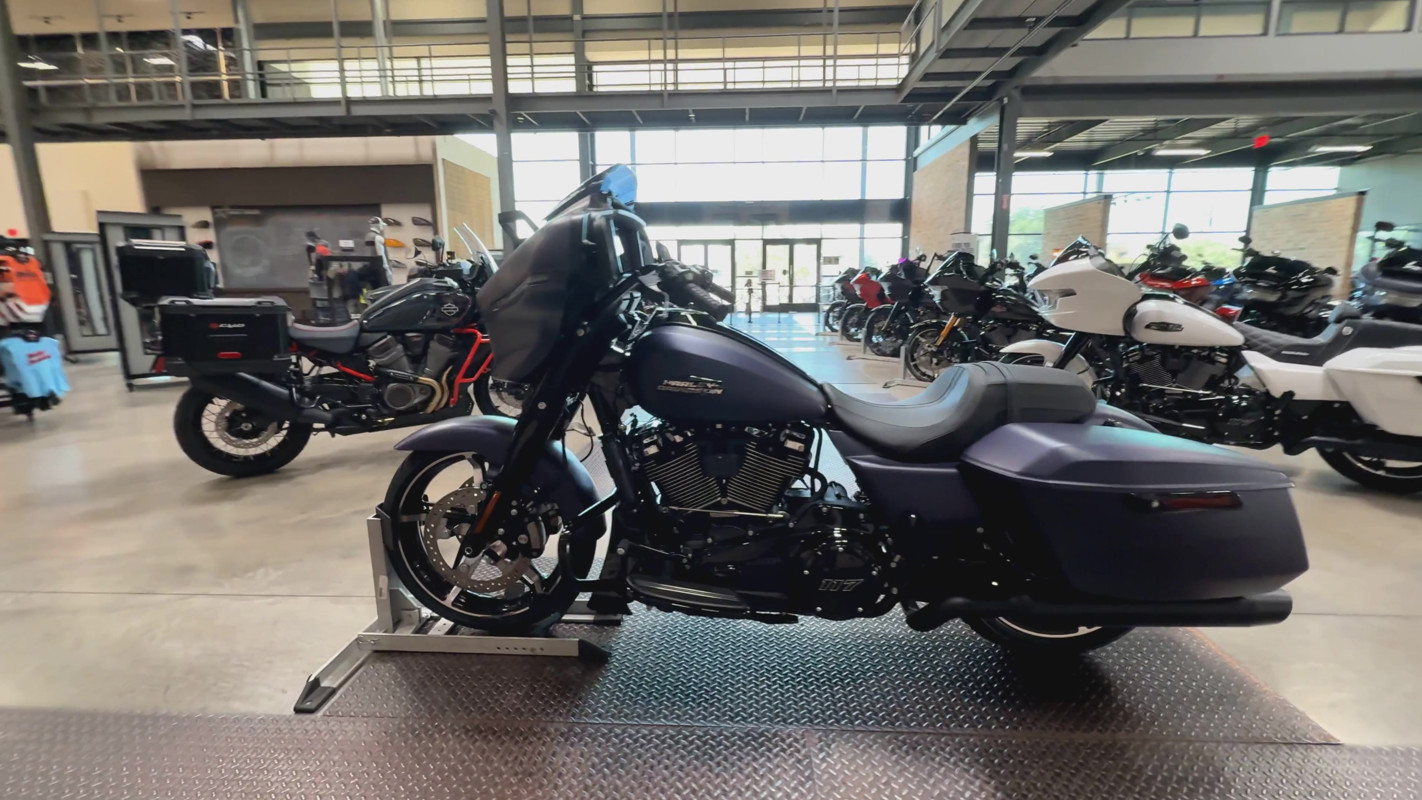 Street Glide®