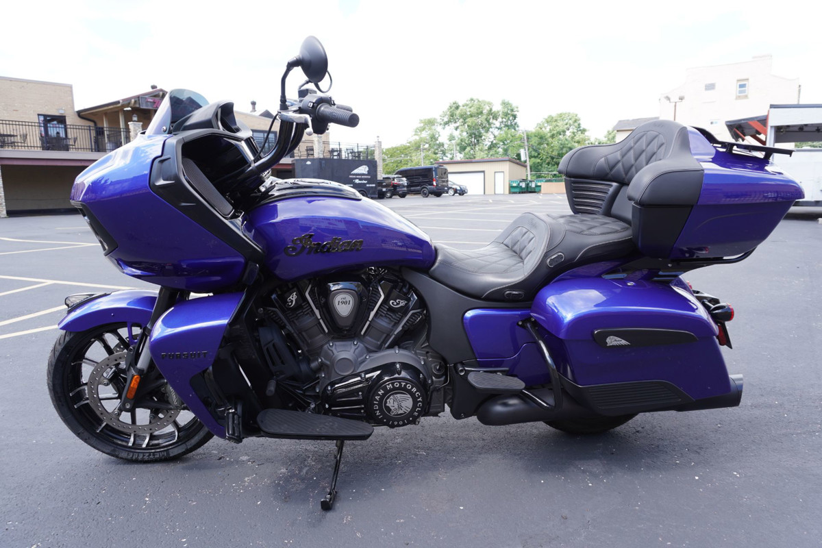 Pursuit Dark Horse Premium Package