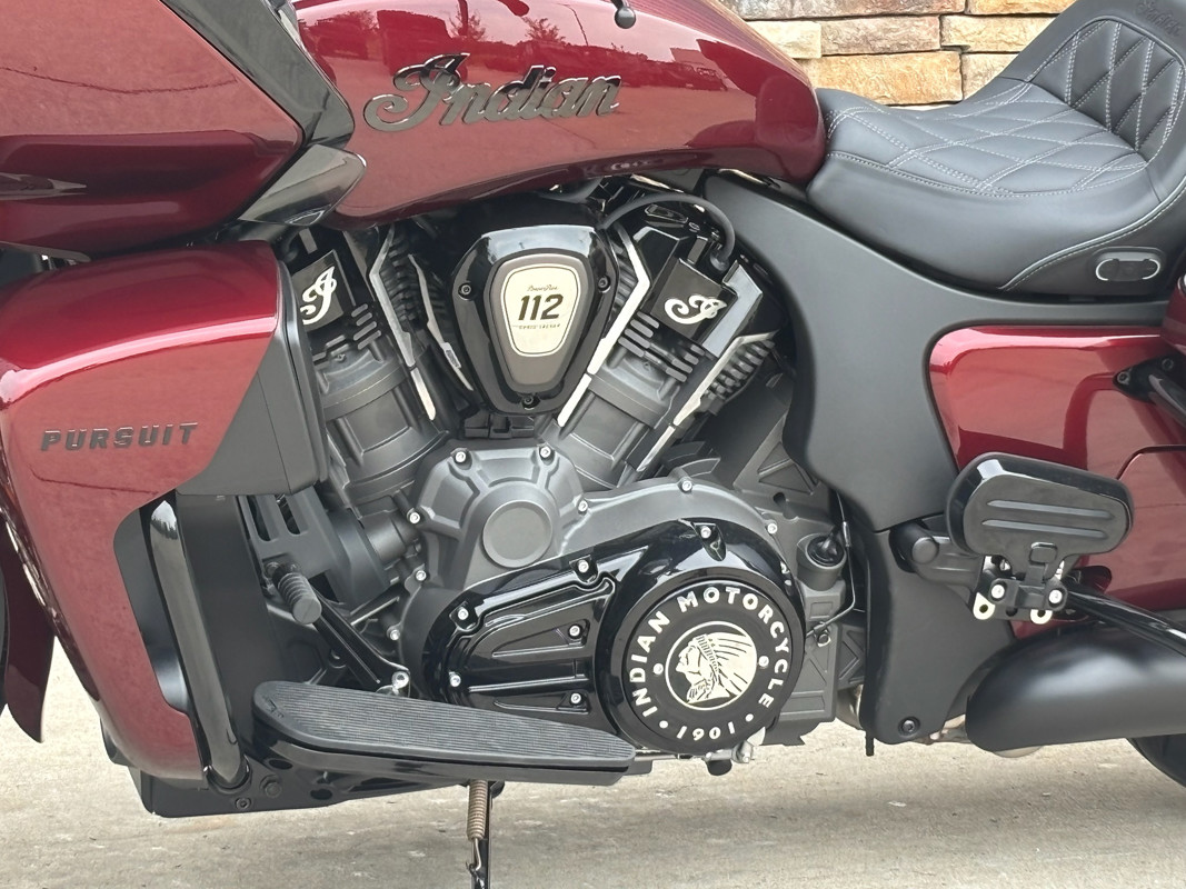 Pursuit Dark Horse 112