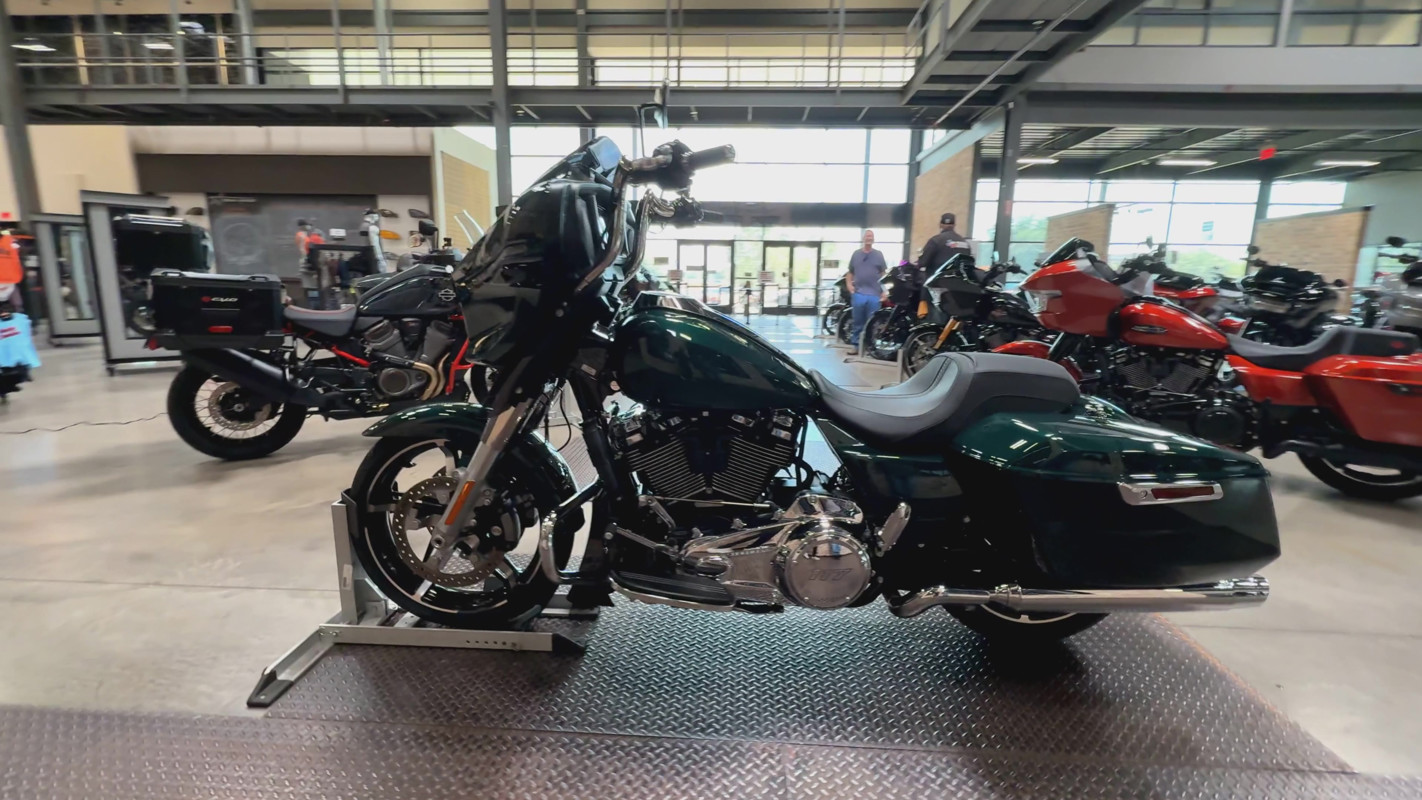 Street Glide®