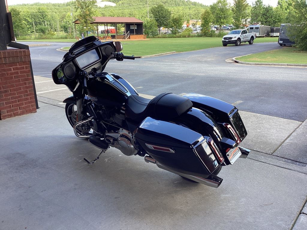Street Glide®