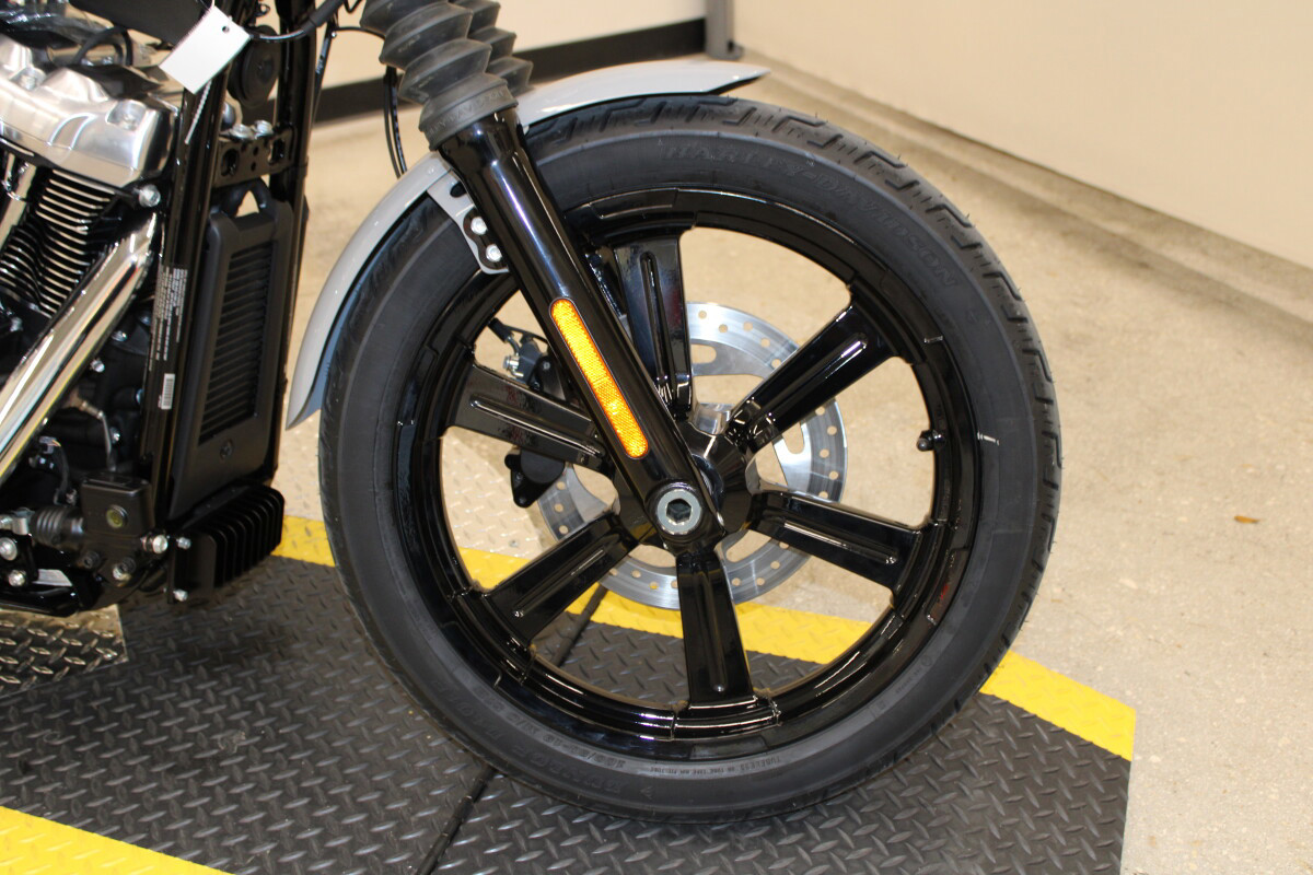 Street Bob®