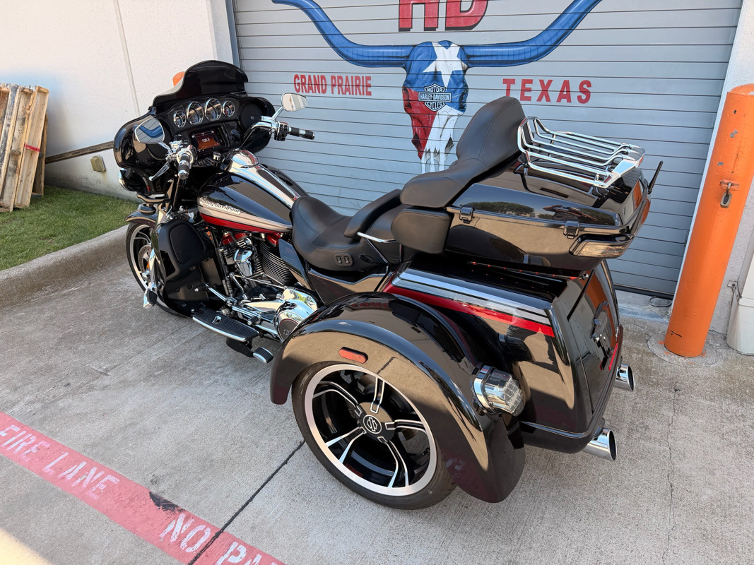 CVO Tri Glide® Ultra