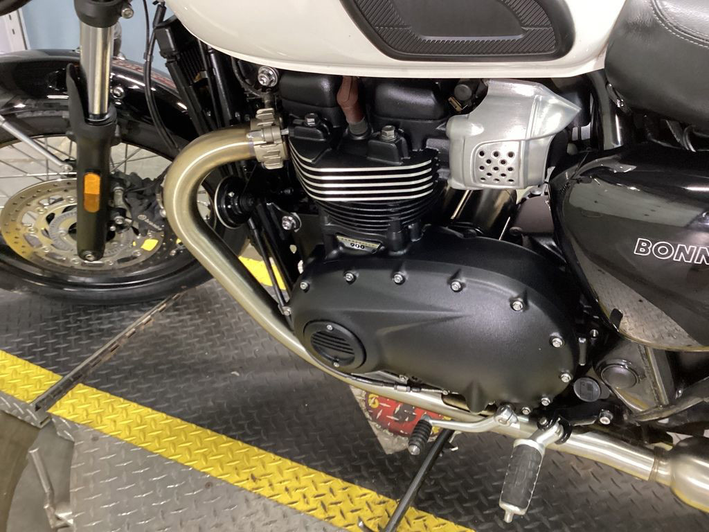 Bonneville T100