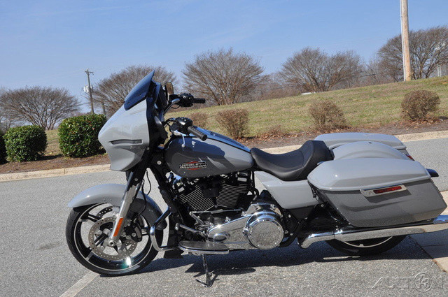 Street Glide®
