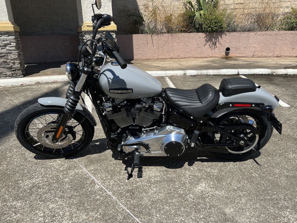 Street Bob®