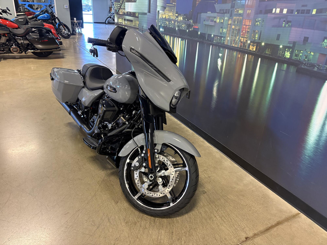 Street Glide®