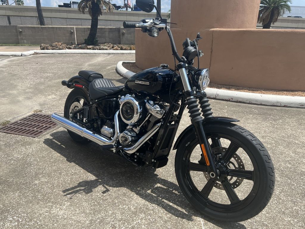 Street Bob®