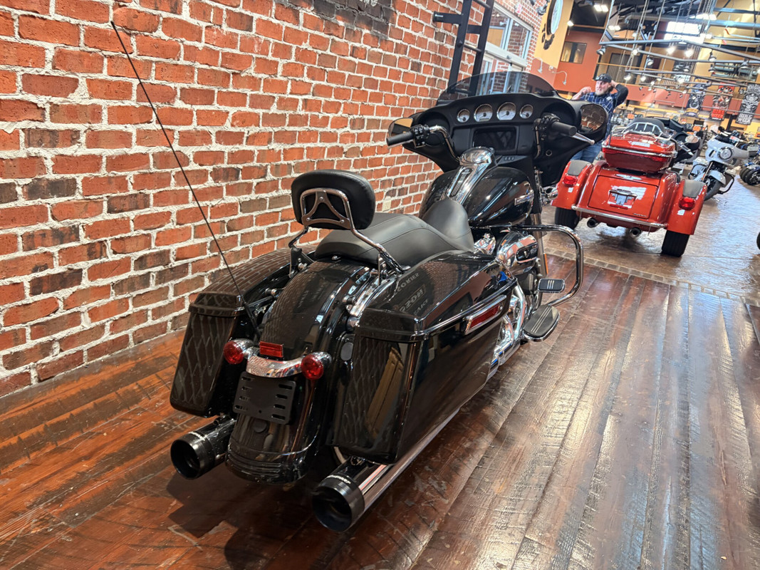 Street Glide®