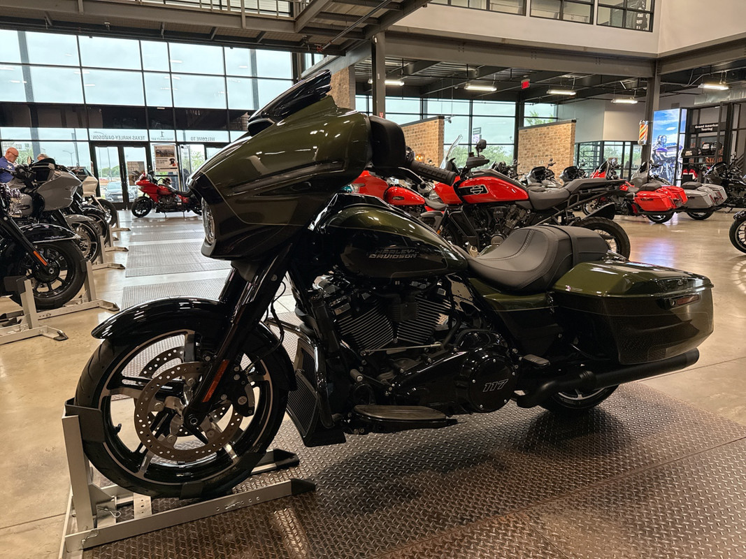 Street Glide®