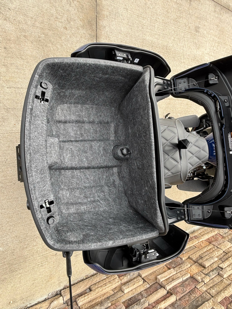 Pursuit Dark Horse 112