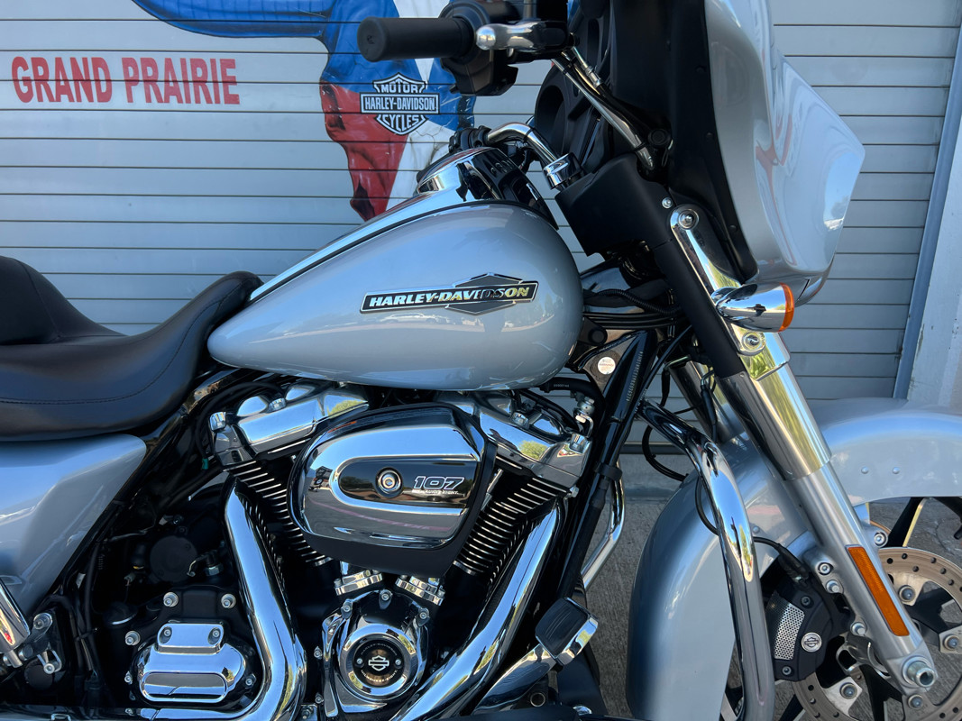 Street Glide®