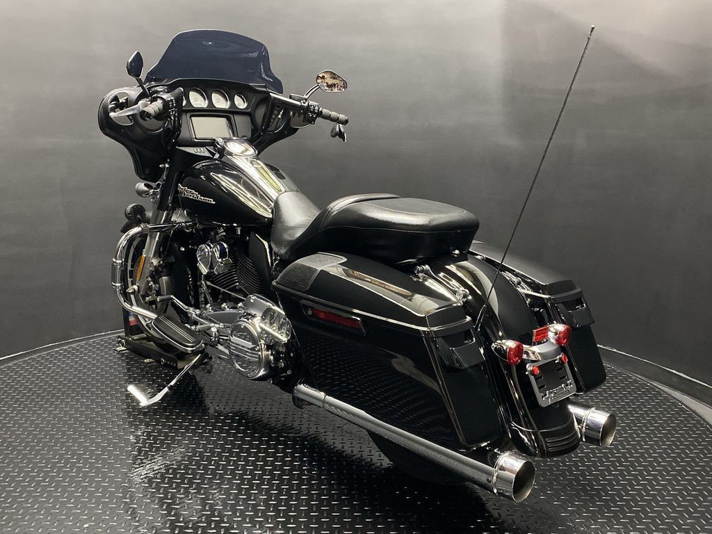 Street Glide®
