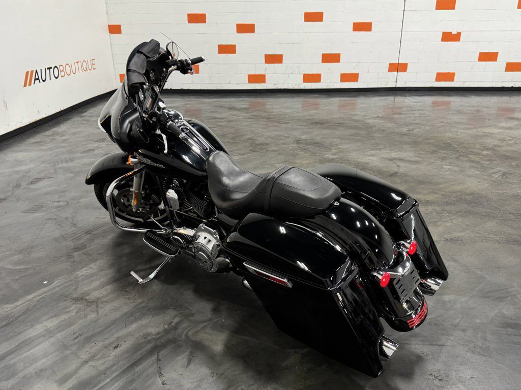 Street Glide®