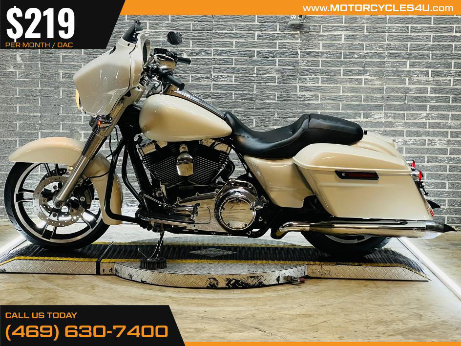 Street Glide®