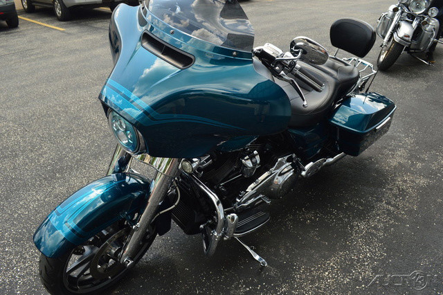 Street Glide®