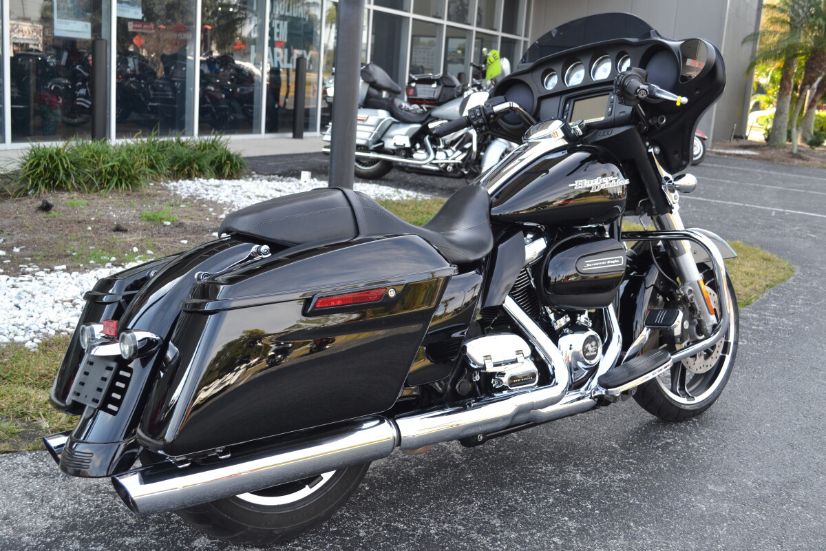 Street Glide®