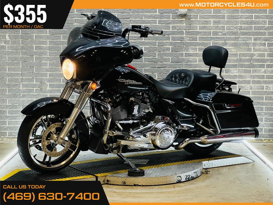 Street Glide®