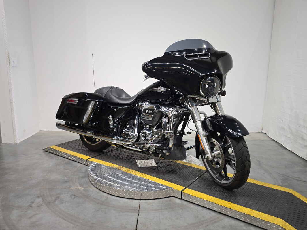 Street Glide®