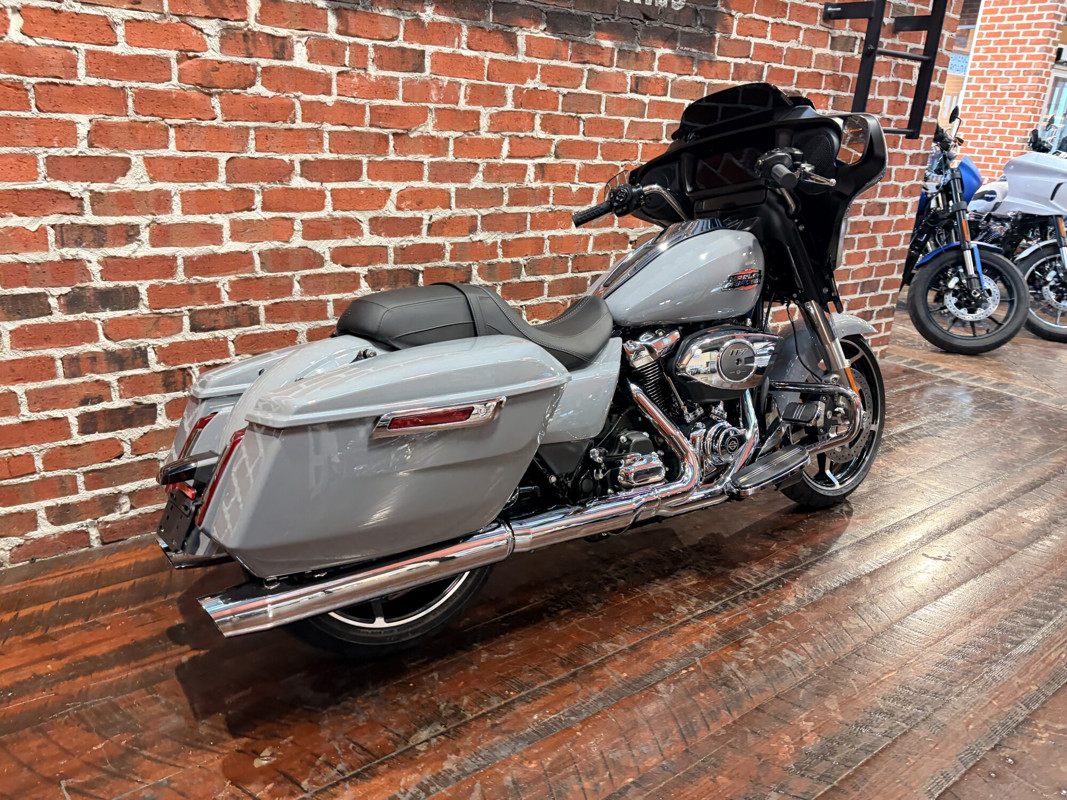 Street Glide®