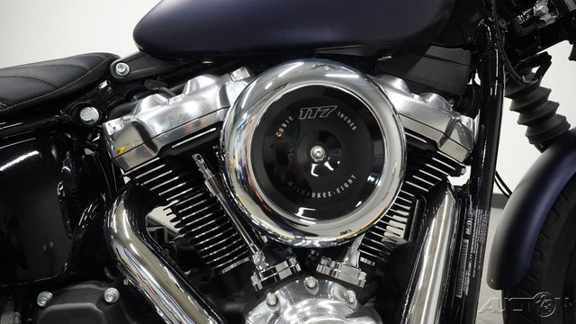Street Bob®