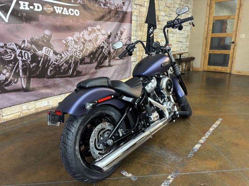 Street Bob®