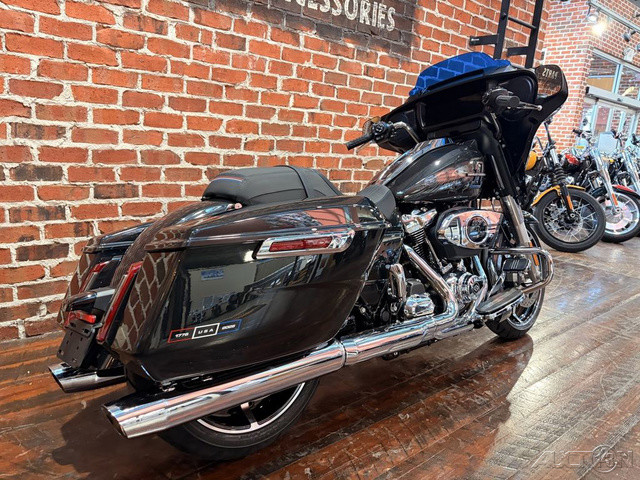 Street Glide®