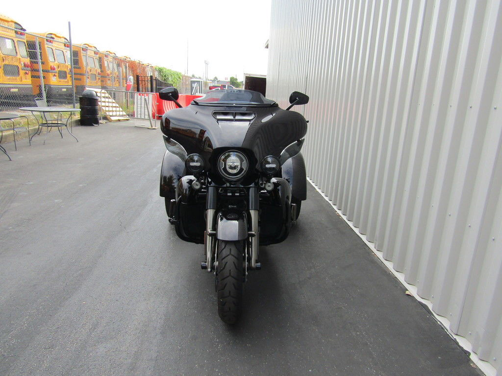 CVO® Tri Glide® Ultra