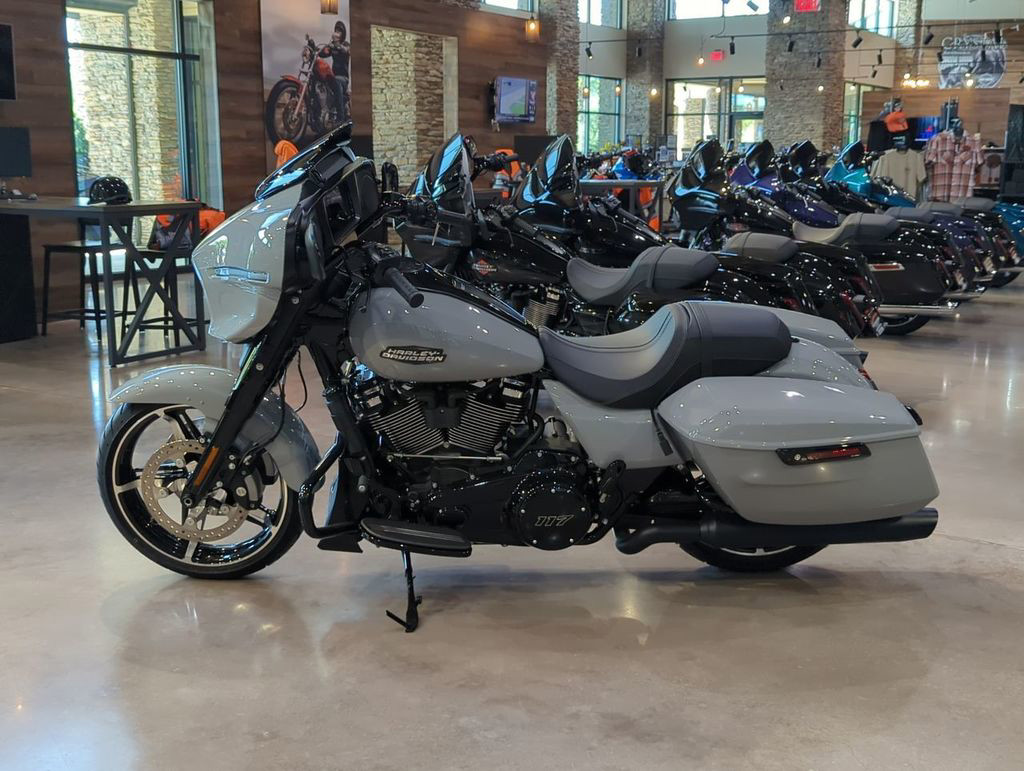 Street Glide®