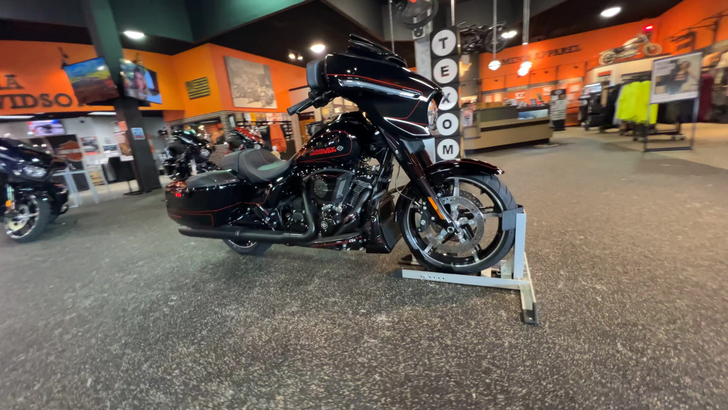 Street Glide®