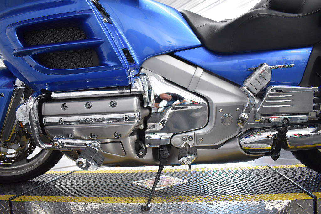 Gold Wing (Audio/Comfort)