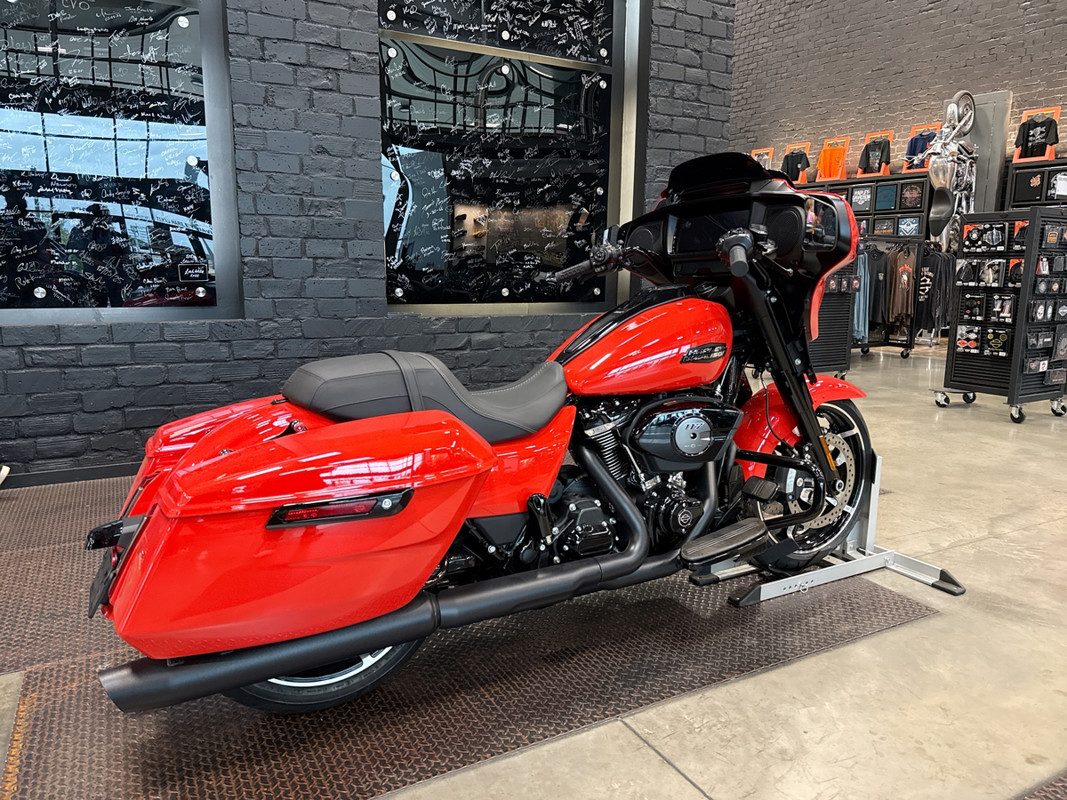 Street Glide®
