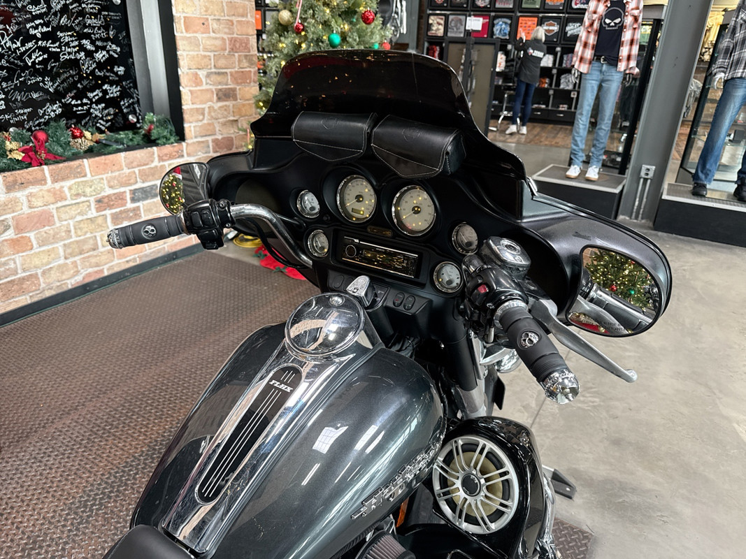 Street Glide®