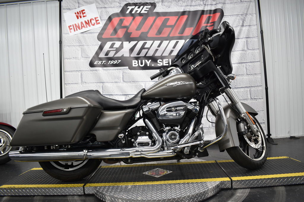 Street Glide®