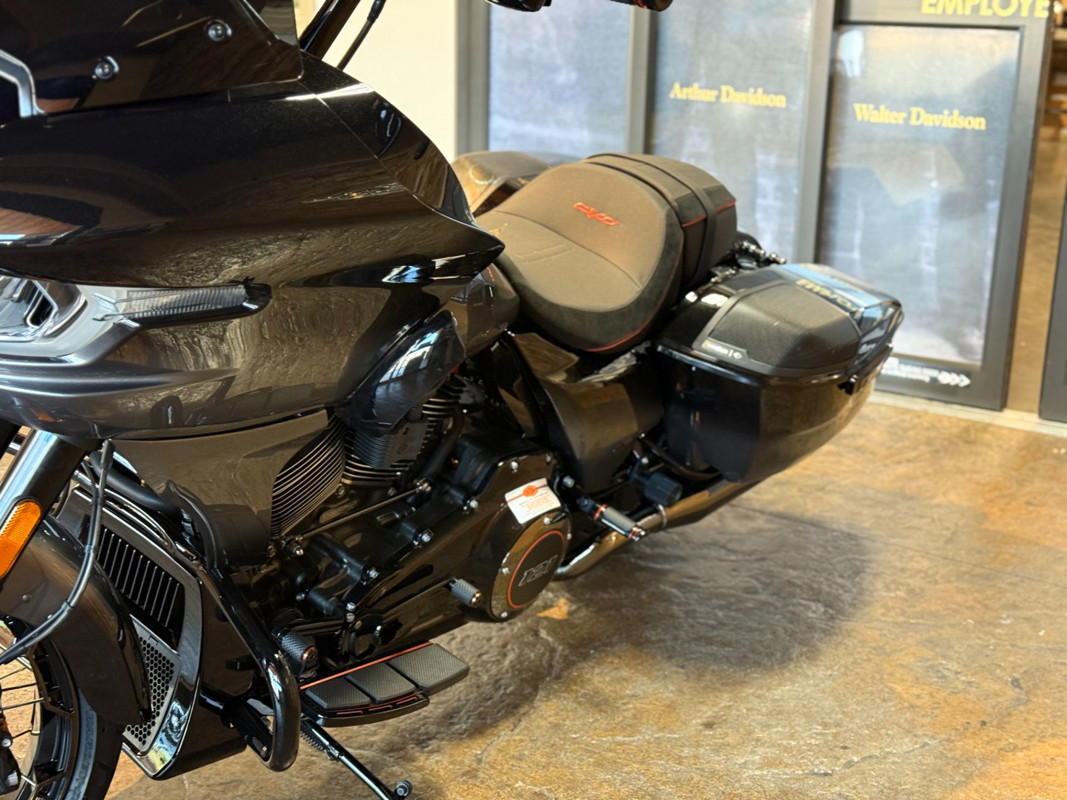 CVO® Road Glide®