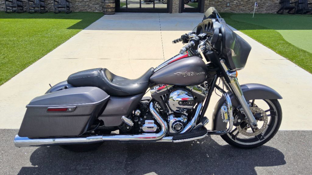 Street Glide®