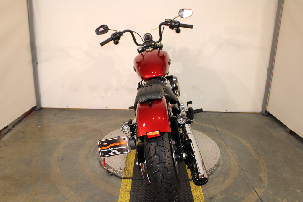 Street Bob®