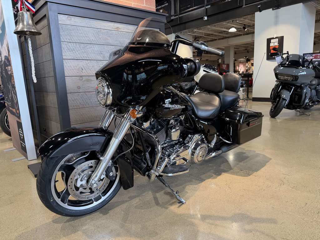 Street Glide®