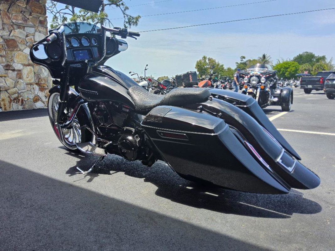 Street Glide®
