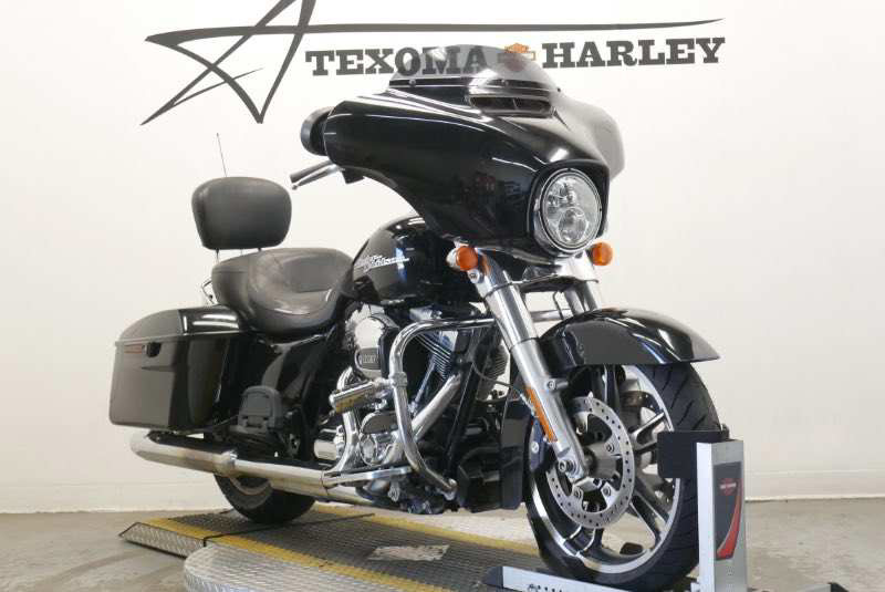 Street Glide®