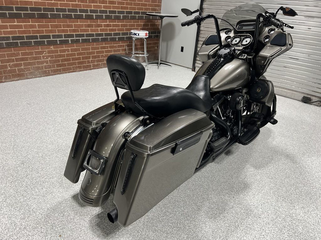 Road Glide® Custom