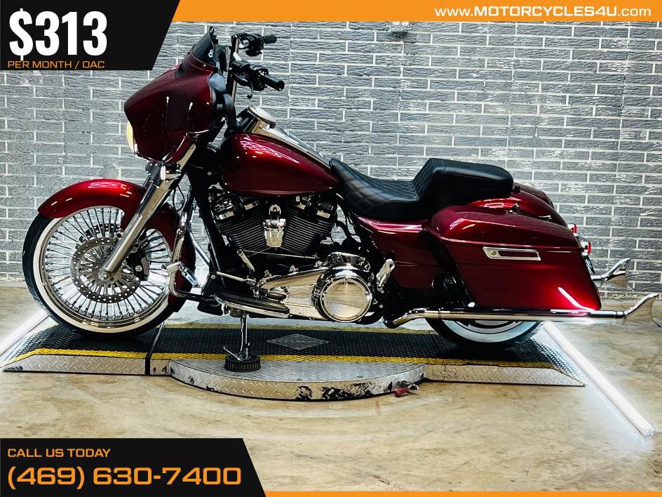 Street Glide®