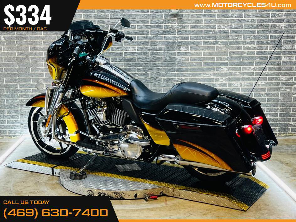 Street Glide®