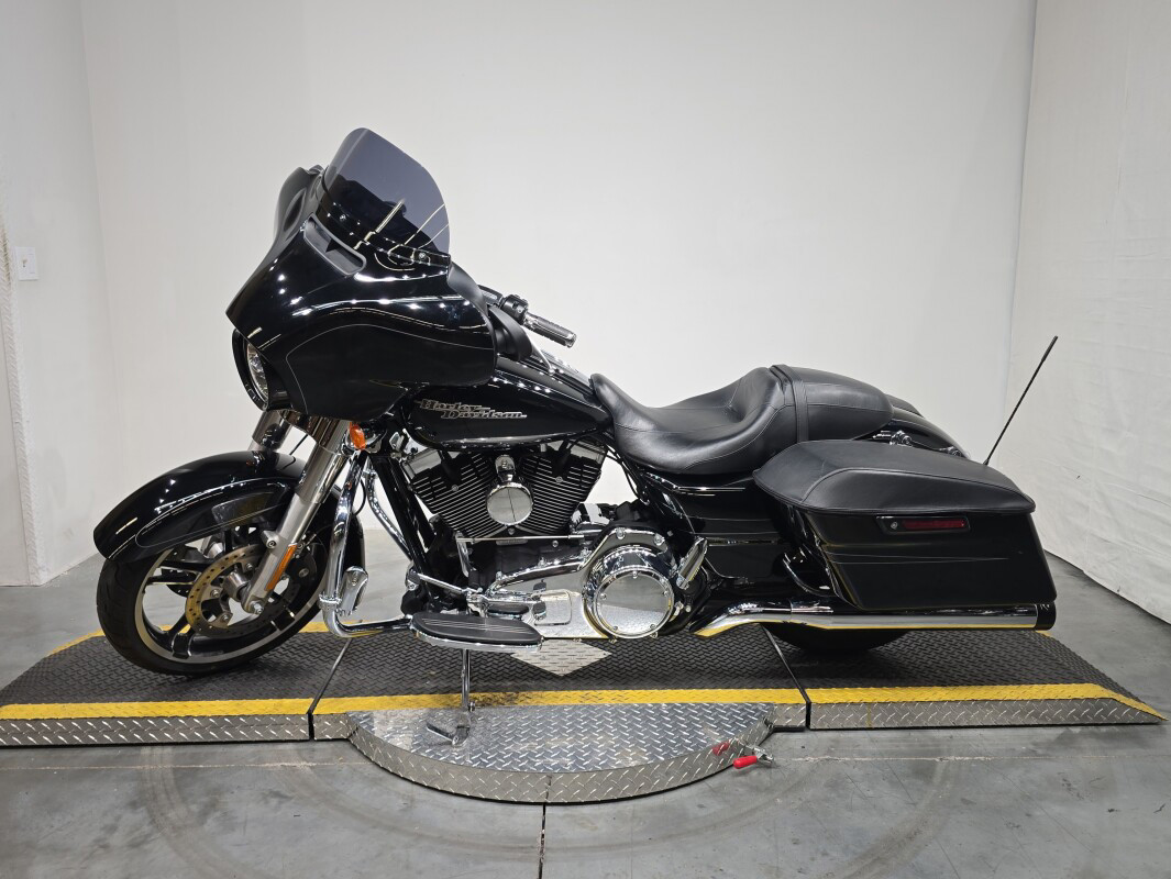 Street Glide®